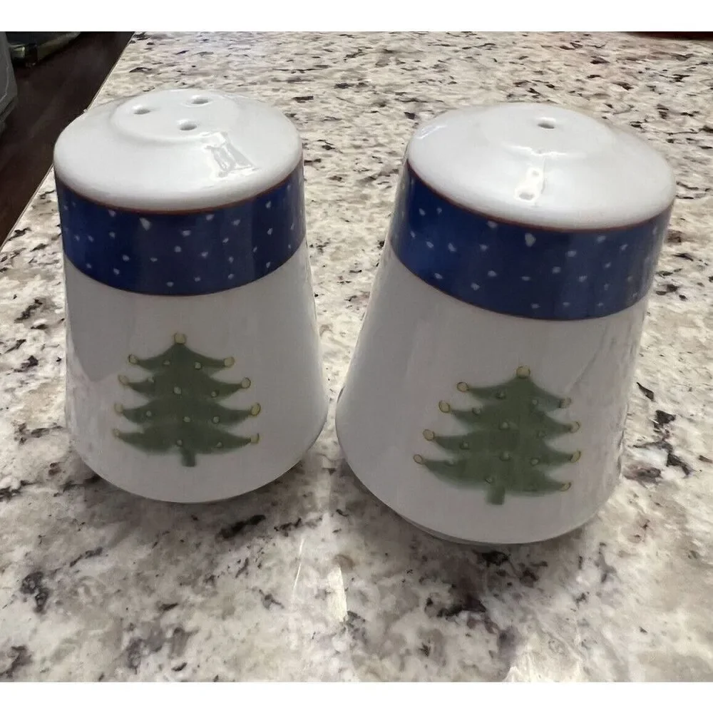 VINTAGE CHRISTMAS SALT & PEPPER SHAKERS